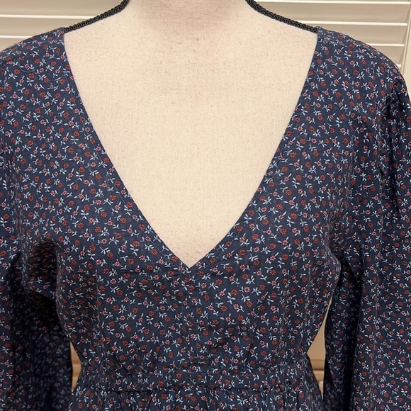 Madewell Campden Daisies Tie Back Peplum Top in Deep Indigo, Size Large - Picture 4 of 15